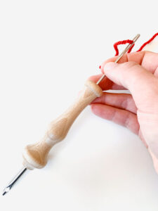 Hoe rijg je de ergonomische houten punch naald in
