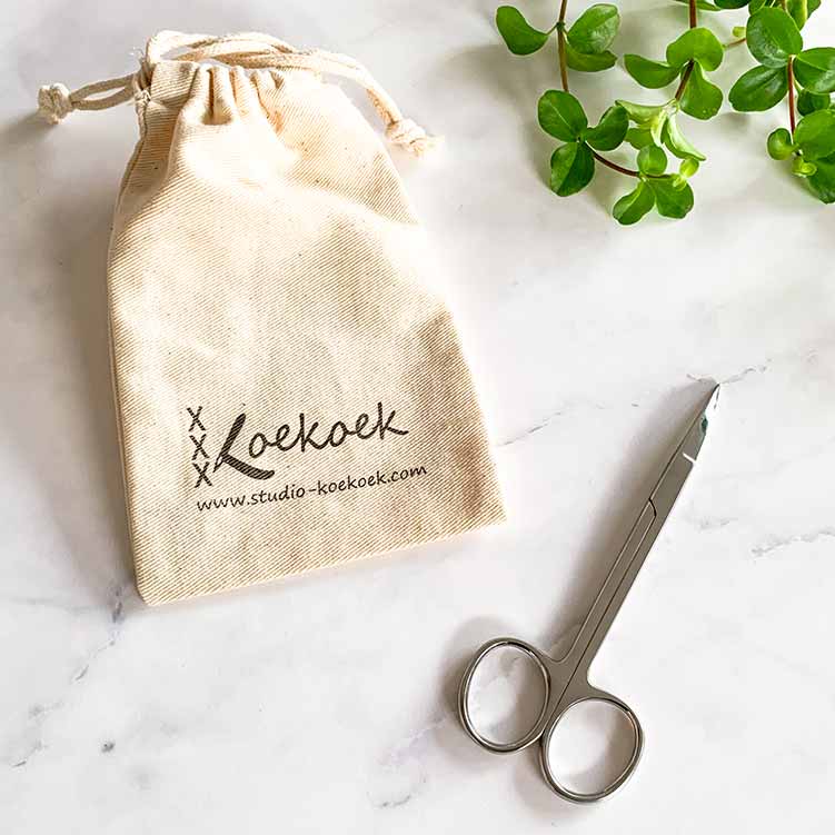 lange borduurschaar met gebogen punt