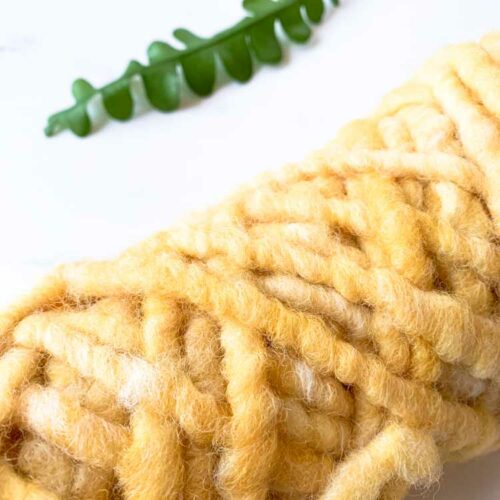 Bulky tapijtwol licht geel 104