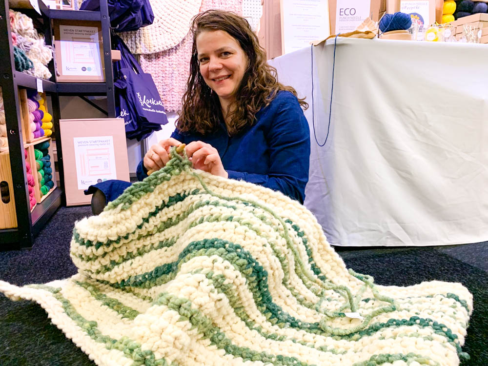 250 x 300 cm tapijt haakpakket | 19,5 kg Ecologische wol uit Duitsland met gratis haaknaald | Kies je kleur - Afbeelding 4