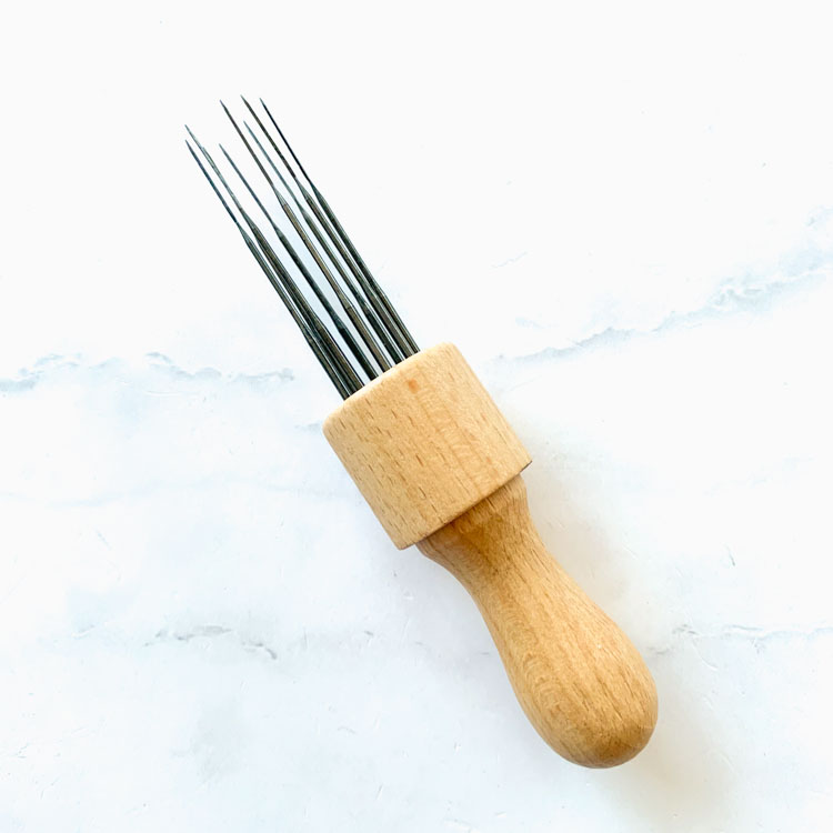 felting needle holder with 8 felting needles