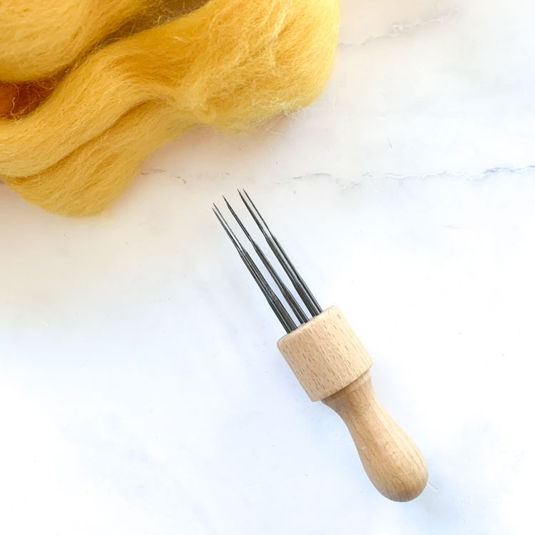 felting needle holder with 8 felting needles