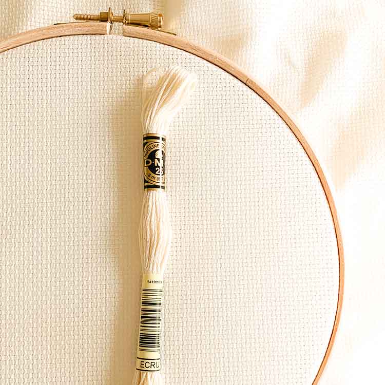 ecru kruissteek stof