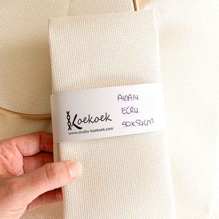 ecru kruissteek stof