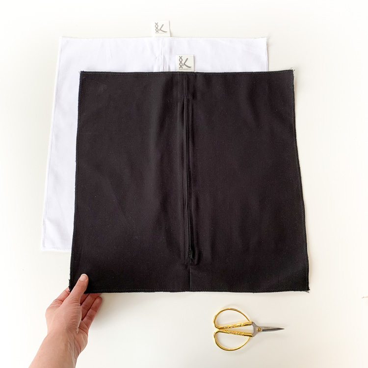 ecologische katoen kussenrug paneel met rits zwart