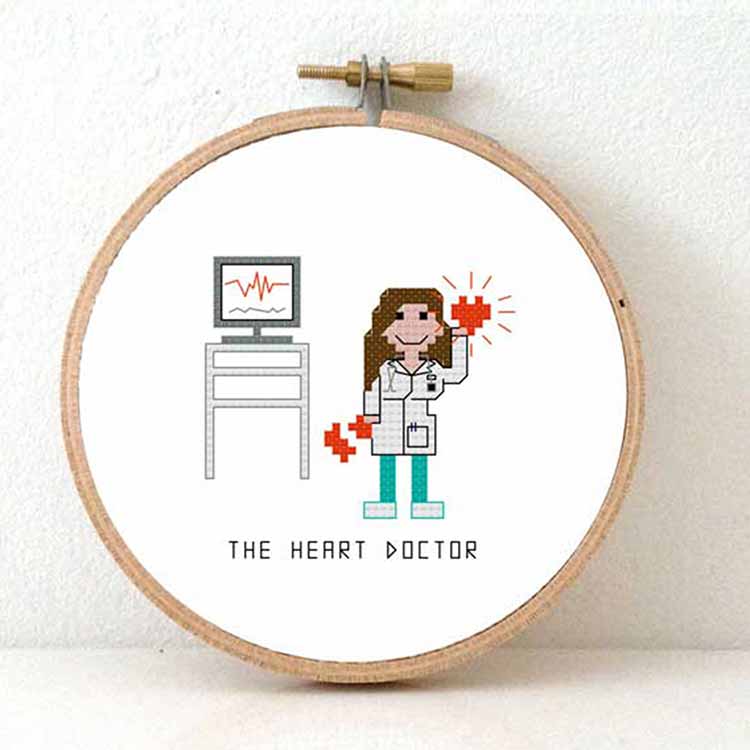 vrouwelijke cardioloog kruissteek patroon