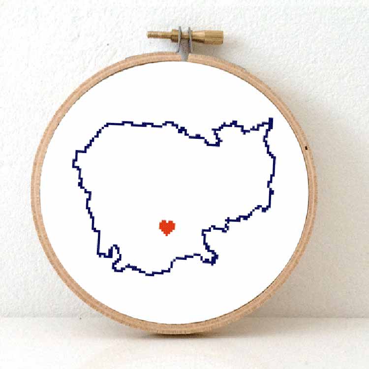 Cambodja kaart kruissteek patroon met een hart voor Phnom Penh