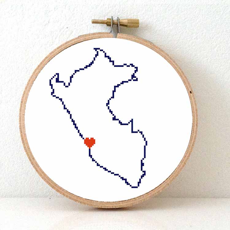 Peru kaart kruissteek patroon met een hart voor Lima