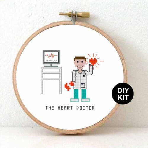 mannelijke cardioloog kruissteek pakket