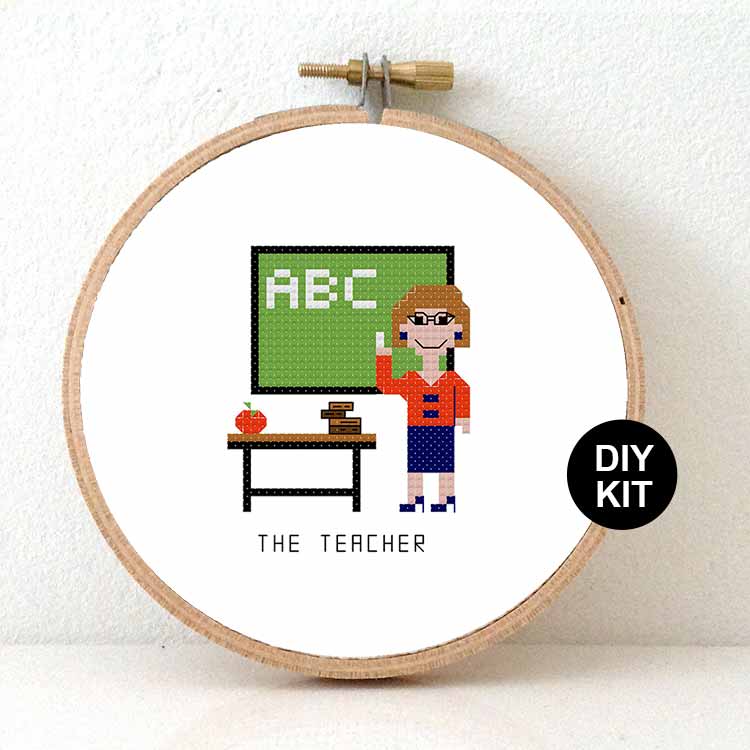 vrouwelijke leraar kruissteek pakket