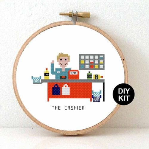 man kassamedewerker kruissteek borduurpakket supermarktmedewerker cadeau