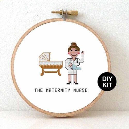 cadeau voor kraamverzorgster vrouw met baby jongetje kruissteek borduurpakket