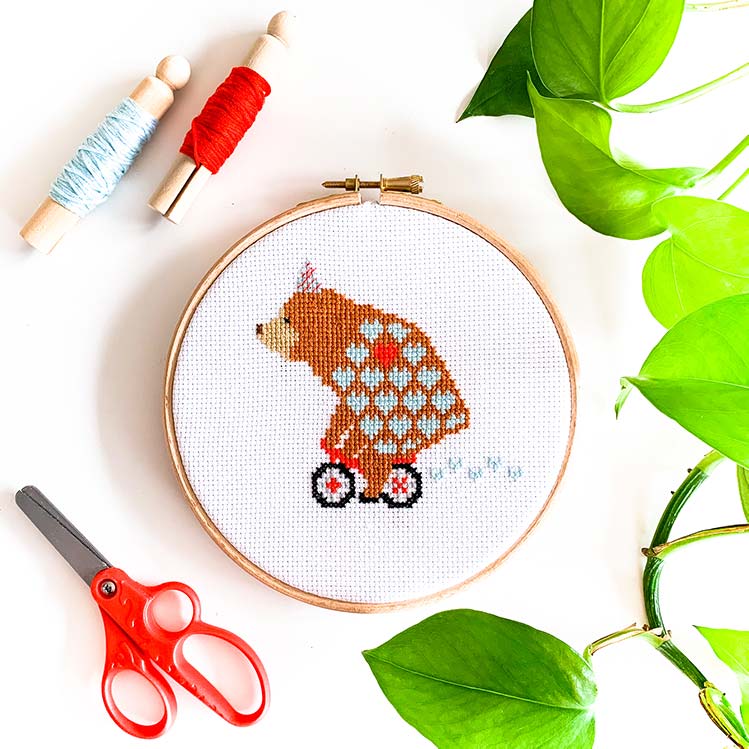 Beer op fiets kruissteek borduurpakket - Afbeelding 2