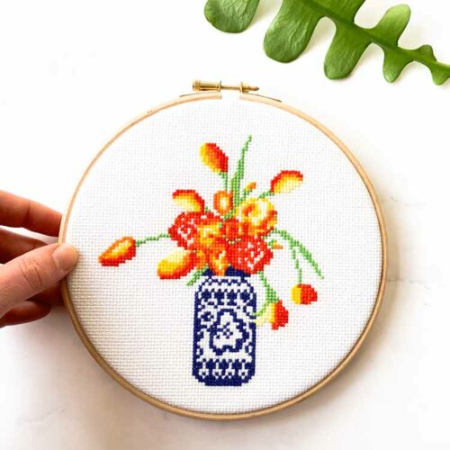 Delfts blauw serie tulpen in cylinder vaas