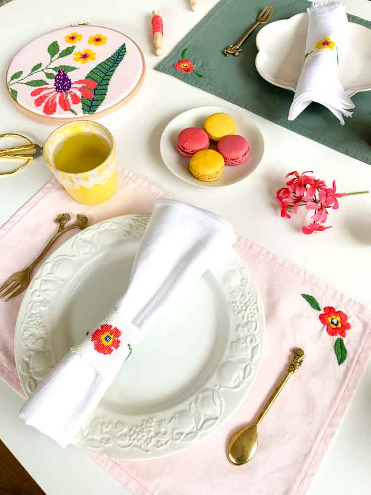 how to make a cross stitch napkin ring with flowers