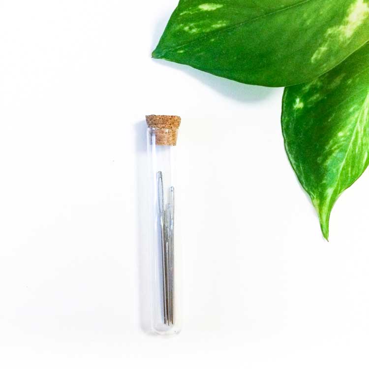 Borduurnaalden met ronde punt cadeauverpakking glazen buisje borduurnaalden set met bewaarbuisje