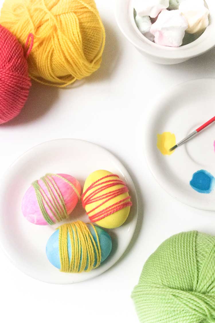 How to make eastern egg decorations with yarn How to make eastern egg decorations with yarn