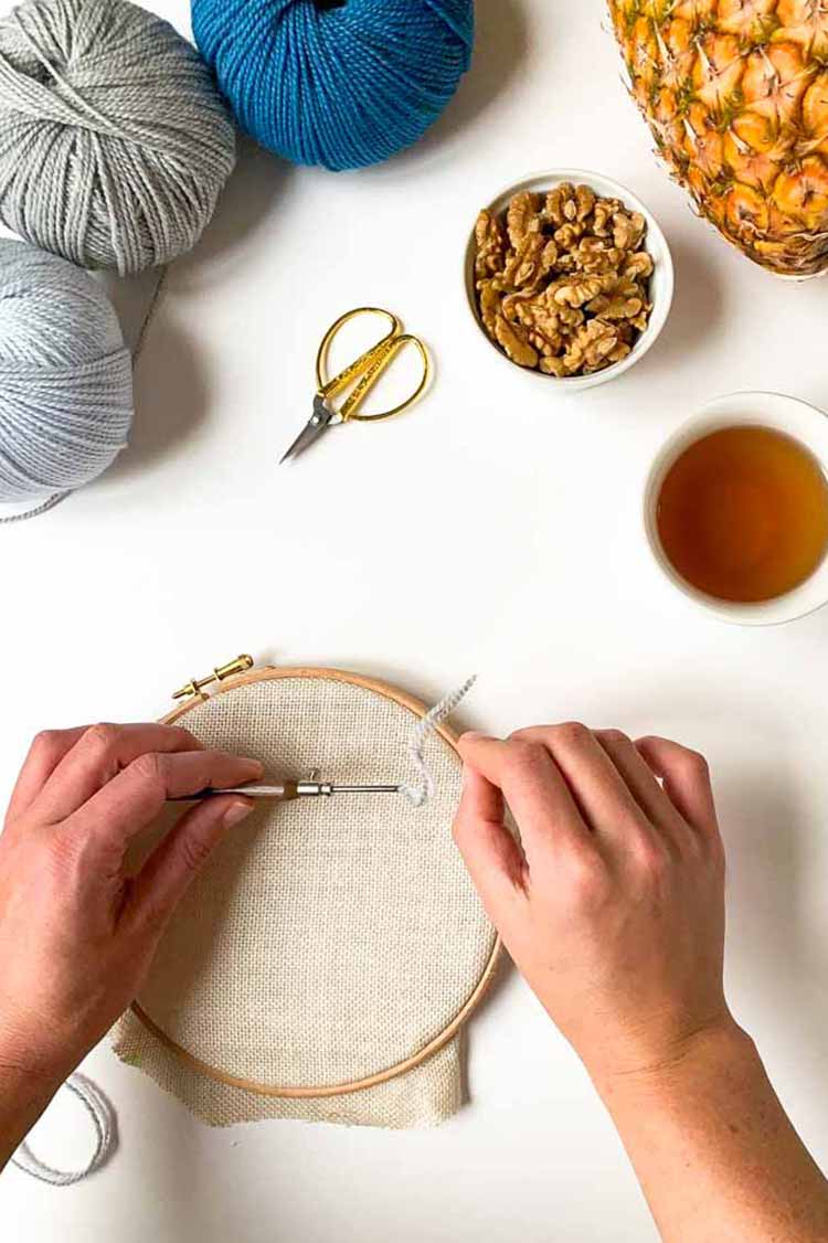 hoe je de draad doorhaalt op de 3 maten punchnaald met meerdere draden hoe je de draad doorhaalt op de 3 maten punchnaald met meerdere draden