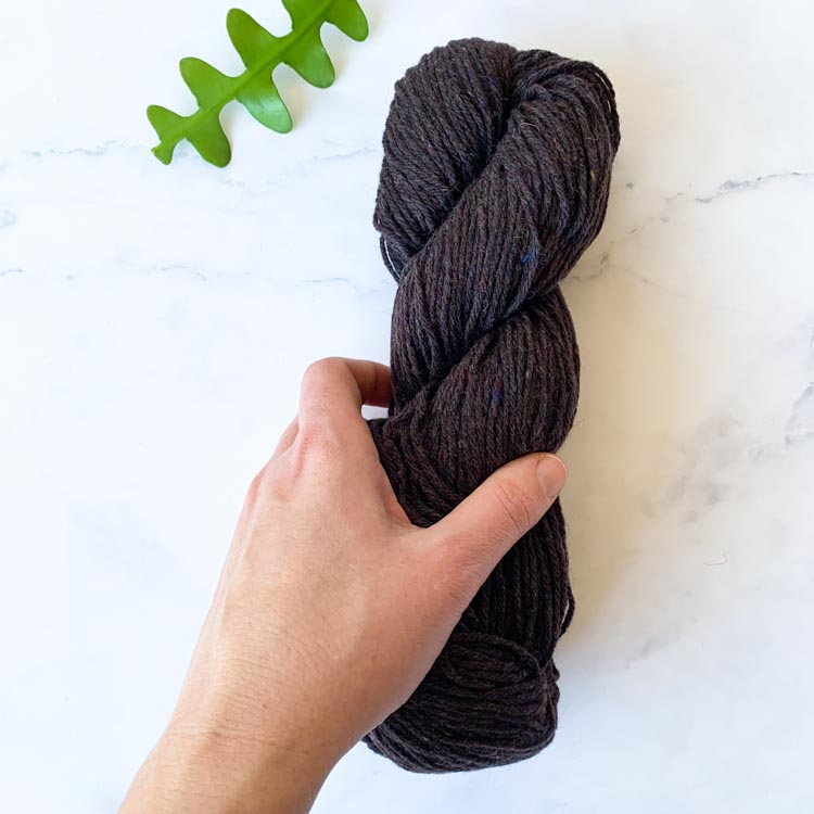 relove wool donker koffie bruine gerecyclede wol breigaren