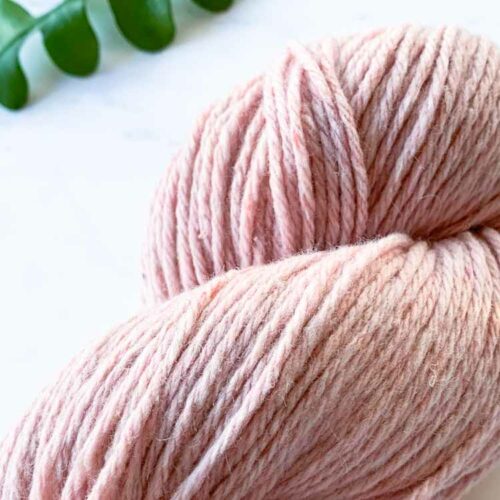 relove wool zachtroze gerecyclede garen kleur