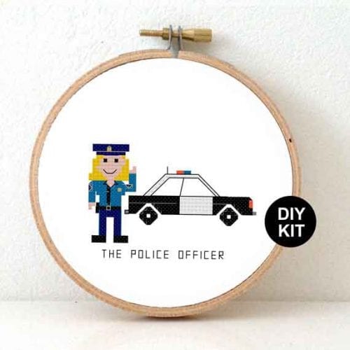 vrouw politieagent kruissteek borduurpakket