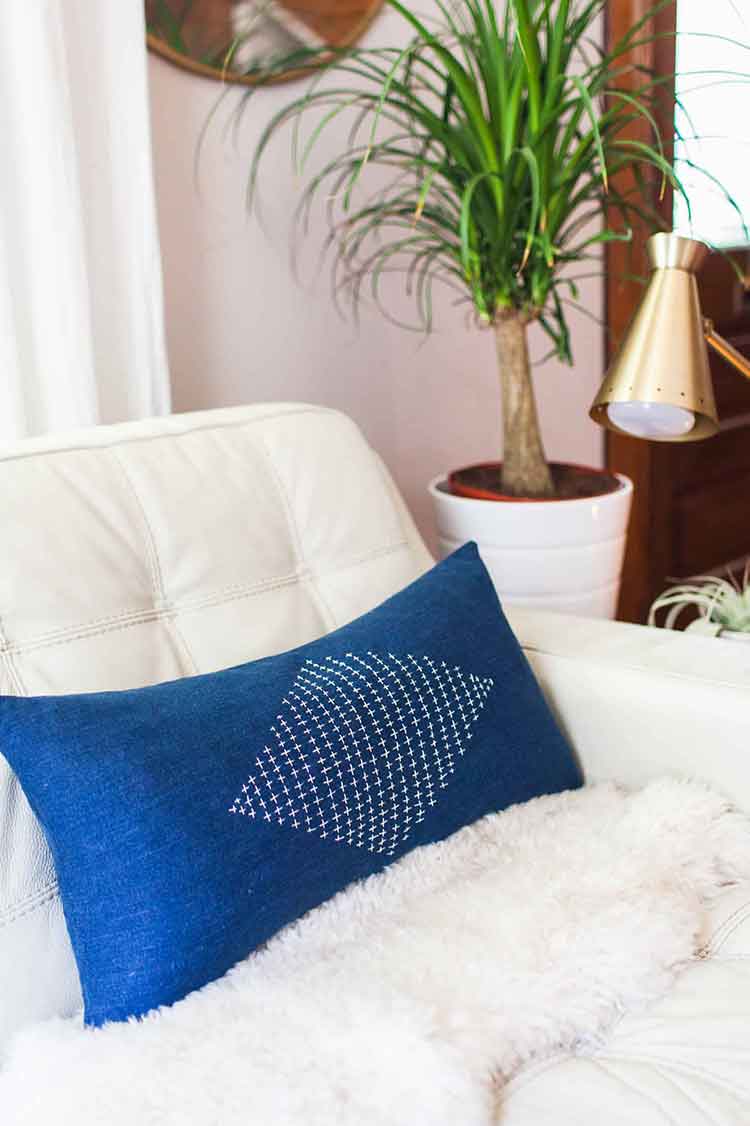 Handgeborduurd Sashiko kussen