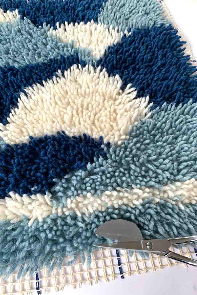 how to finish the border of a latch hook project