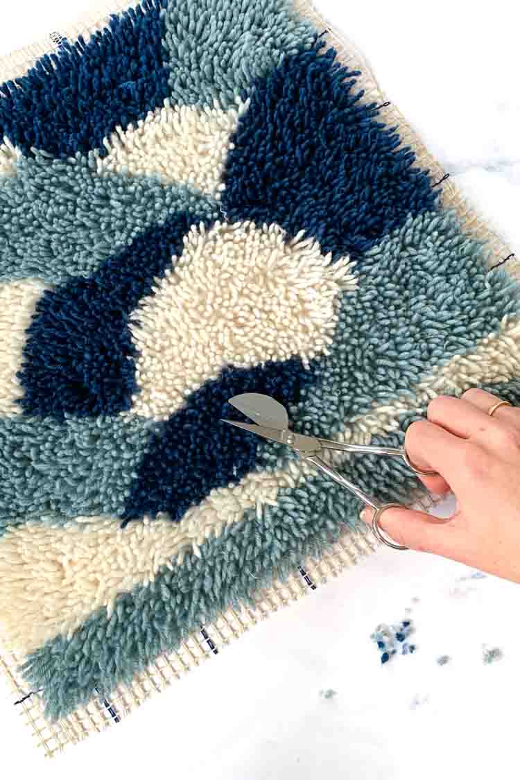 how to finish the border of a latch hook project