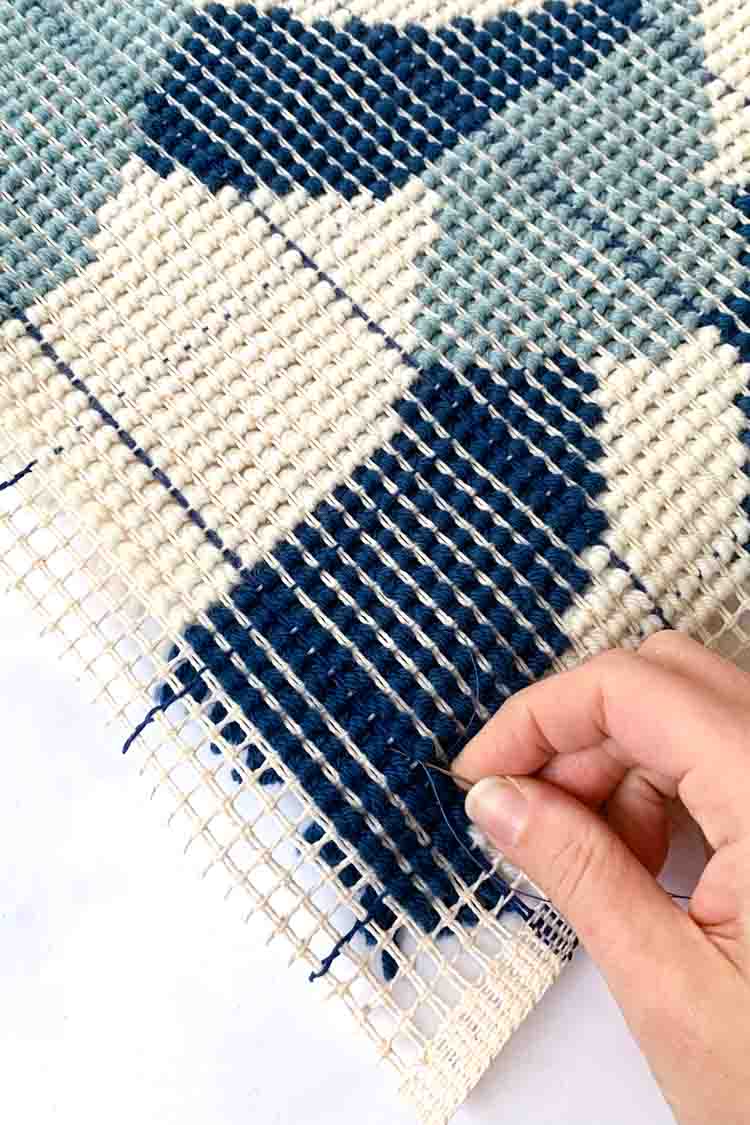 how to finish the edge of a latch hook project