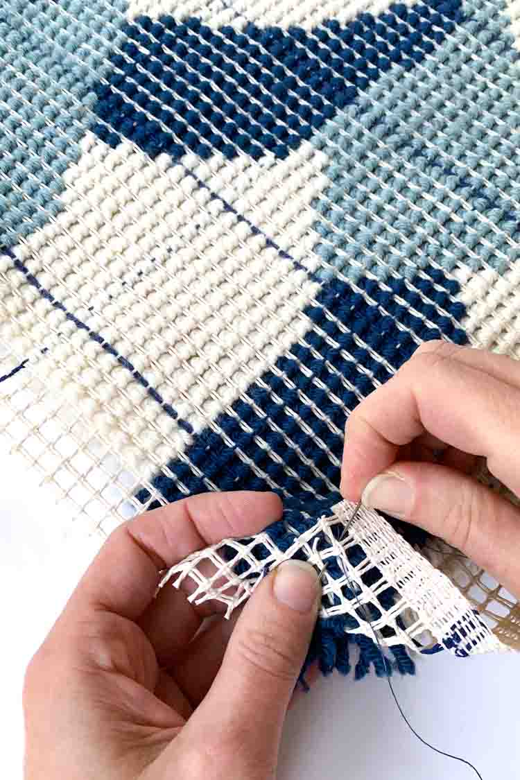 how to finish the edge of a latch hook project