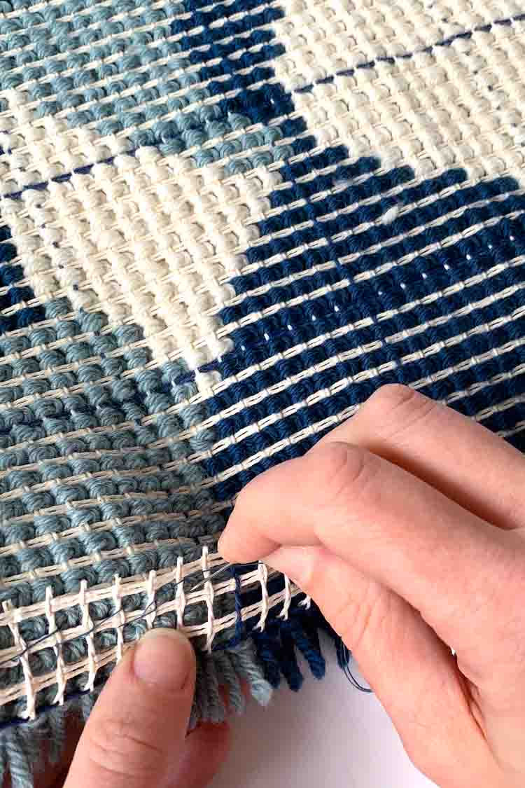 how to finish the edge of a latch hook project