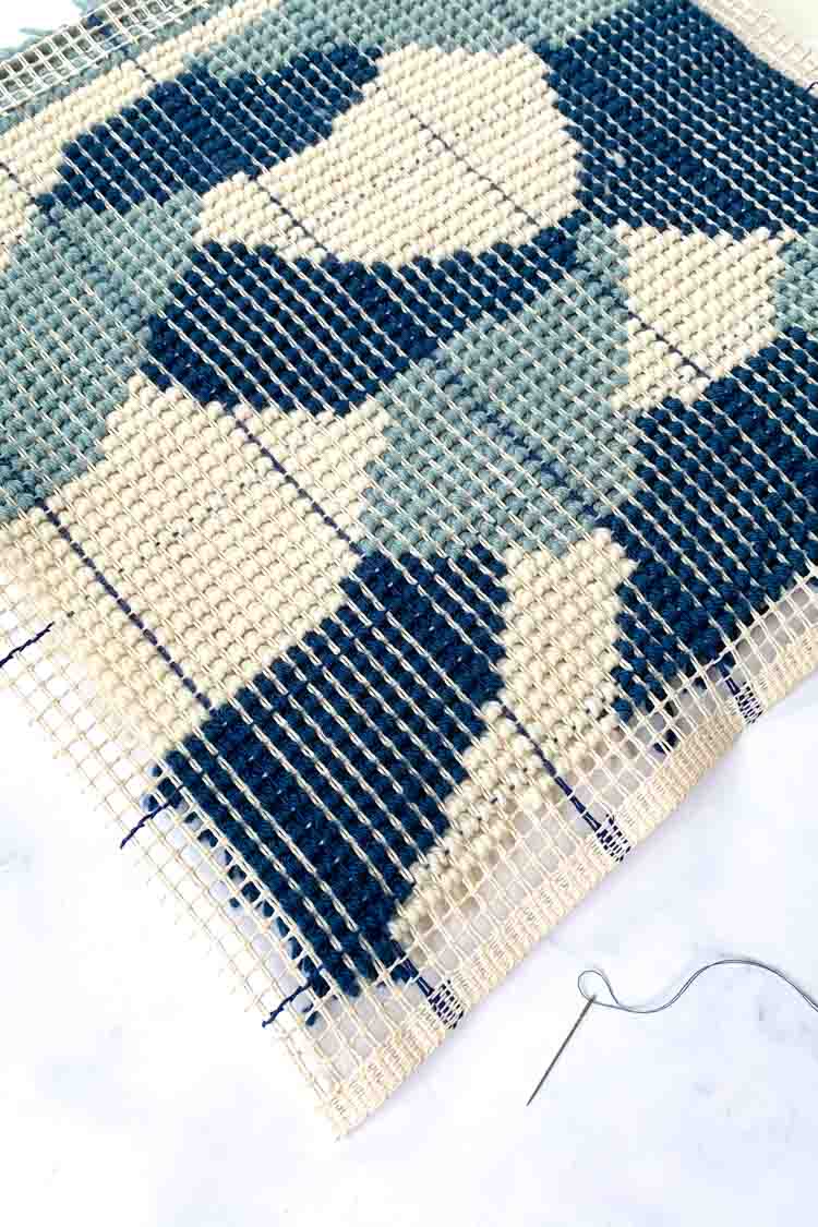 how to finish the edge of a latch hook project