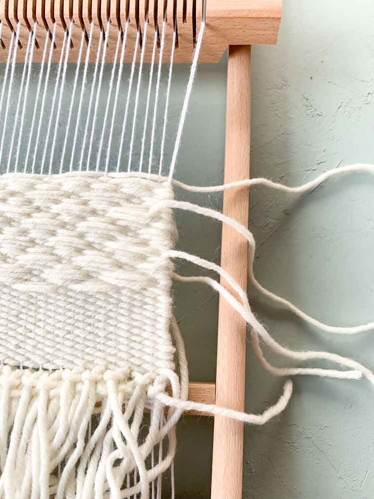 hoe haal je je weefproject van het weefraam? hoe haal je je weefproject van het weefraam?