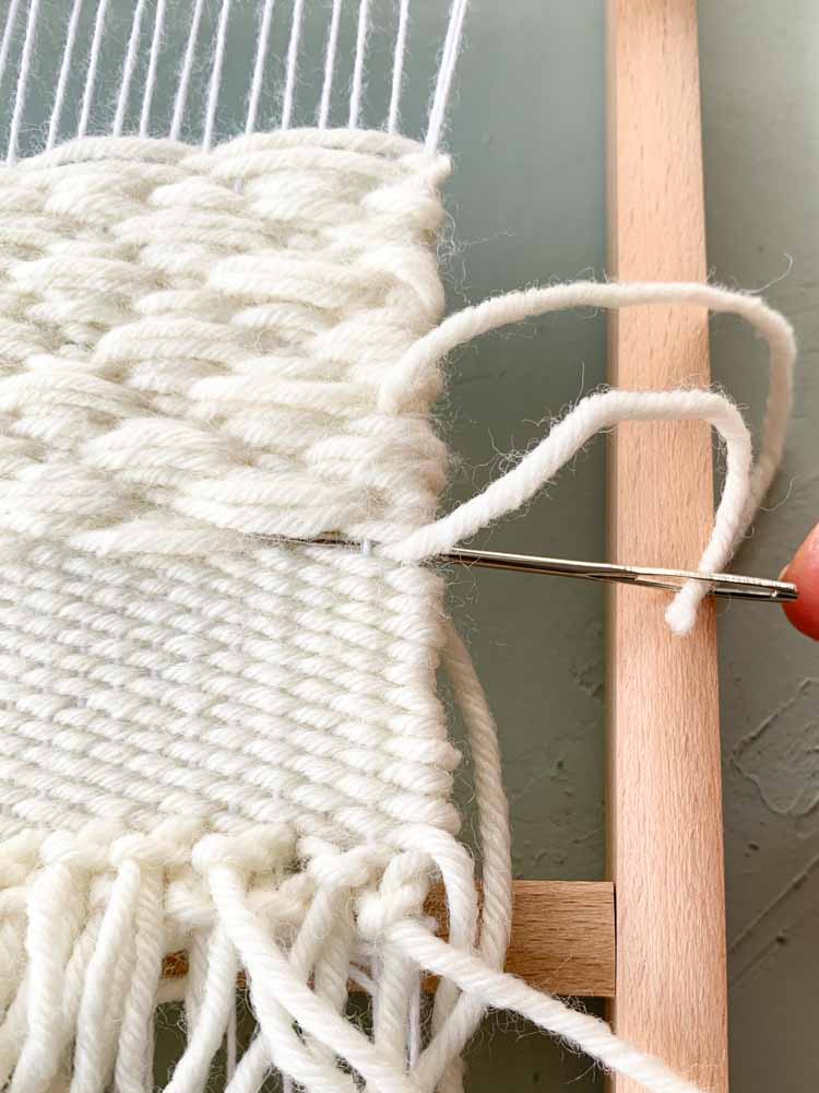 hoe haal je je weefproject van het weefraam? hoe je je weefproject afmaakt