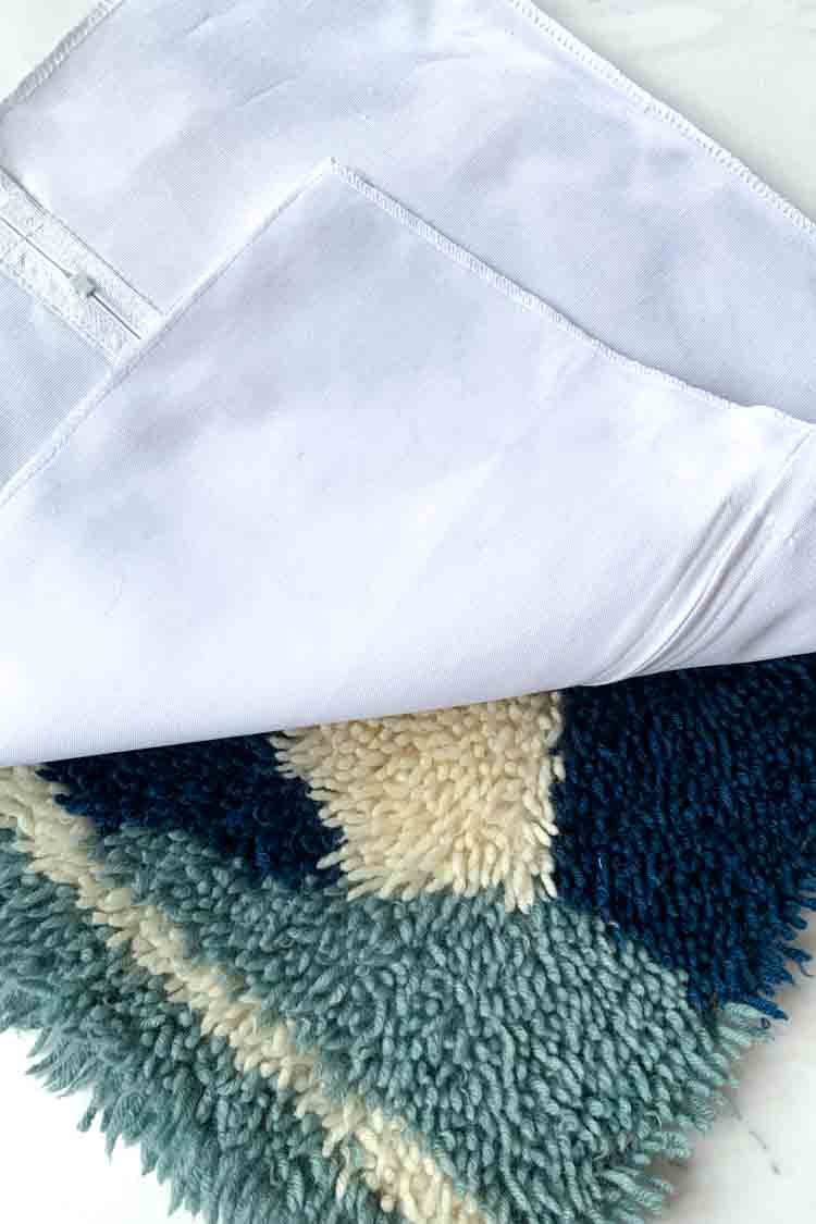 how to make a cushion from your latch hook project