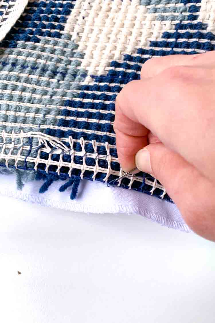 how to make a cushion from your latch hook project
