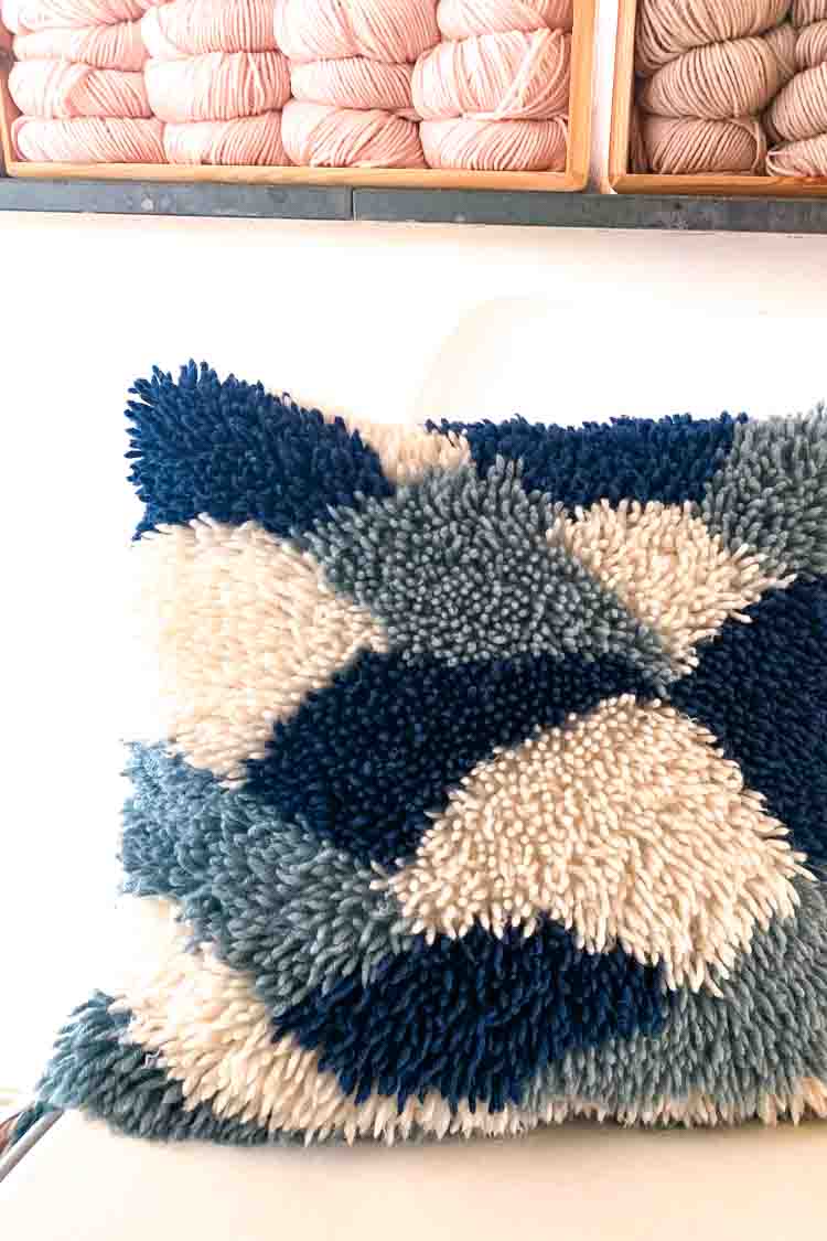 how to make a cushion from your latch hook project