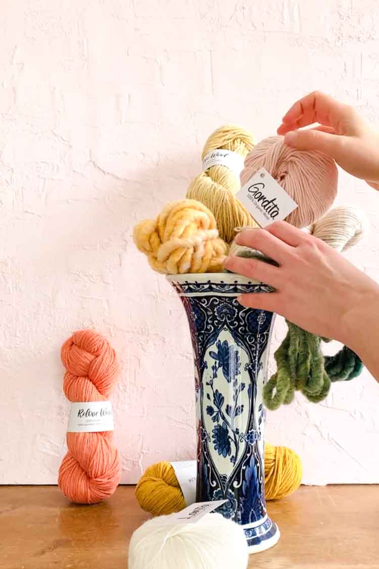 how to make an yarn bouquet gift for creative friend
