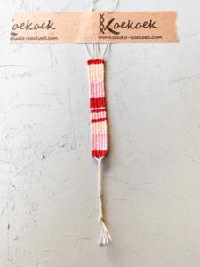 how to weave a bracelet taking it from the loom braiding