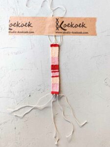 how to weave a bracelet taking it from the loom braiding