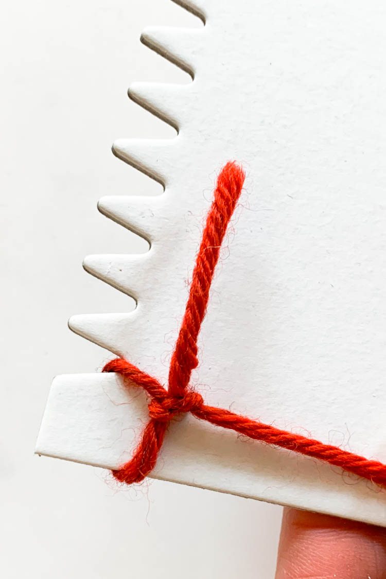 hoe je weeft op een kartonnen weefraam