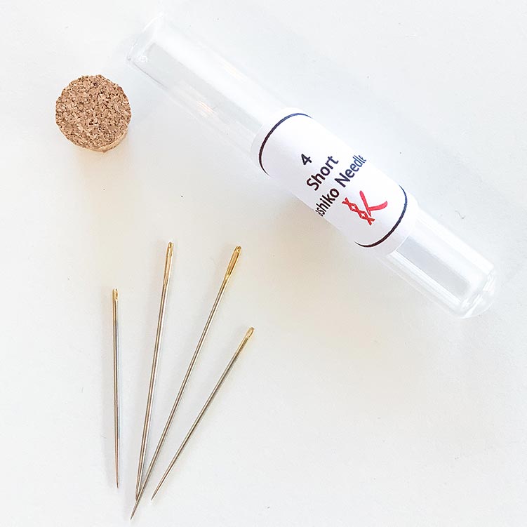 Set van 4 korte Sashiko naalden in een buisje