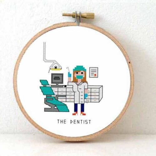 stitchajob vrouwelijke tandarts kruissteek patroon